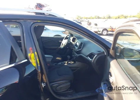 2019 Jeep Cherokee Latitude Fwd из США, поврежденный, VIN 1C4PJLCX3KD186747